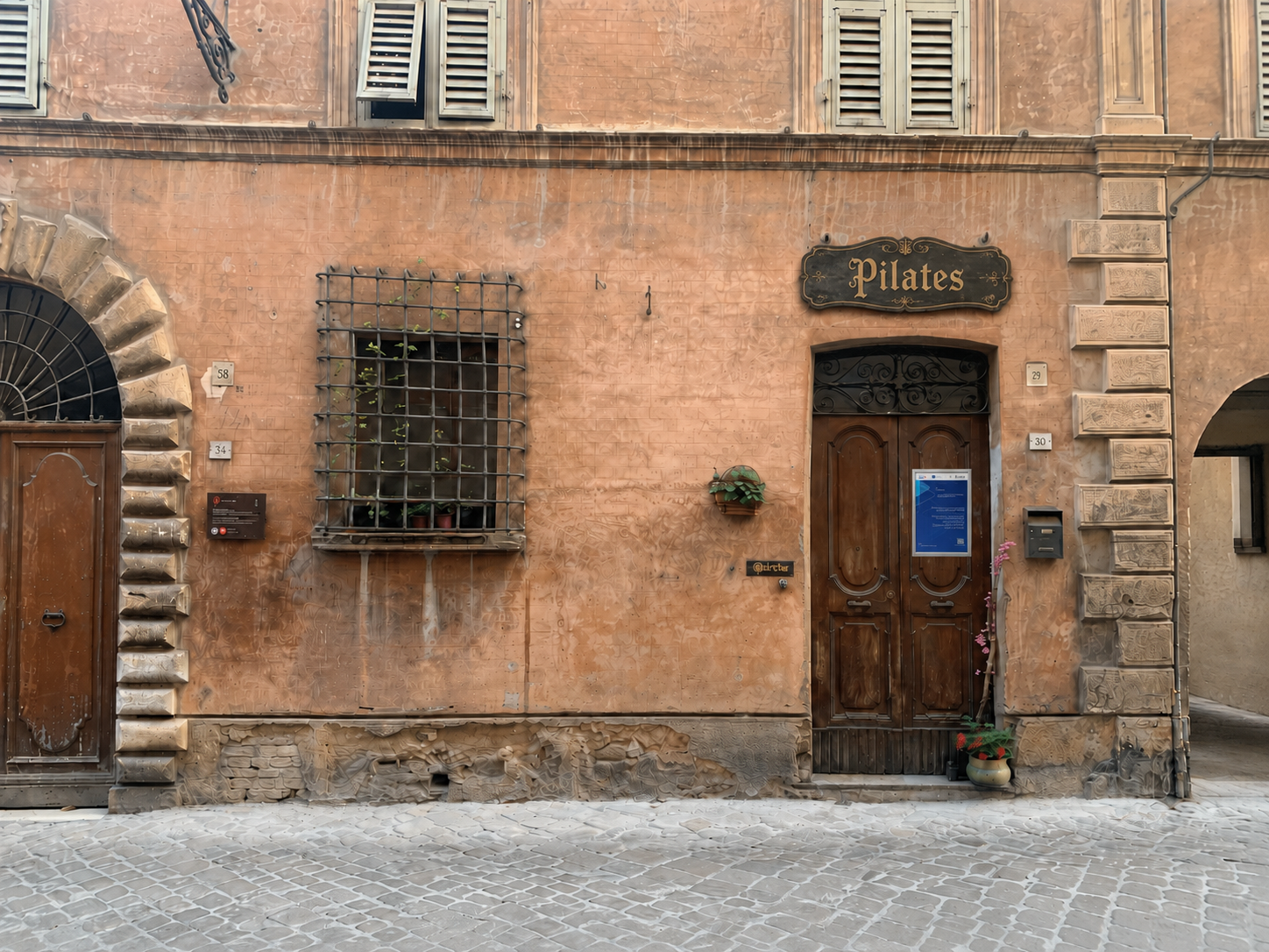Facciata storica dello studio Pilates a Civitanova Vecchia